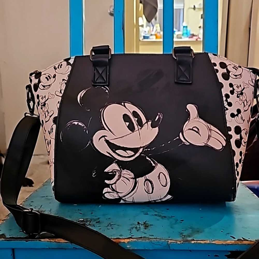 Beautiful Loungefly Mickey mouse bag